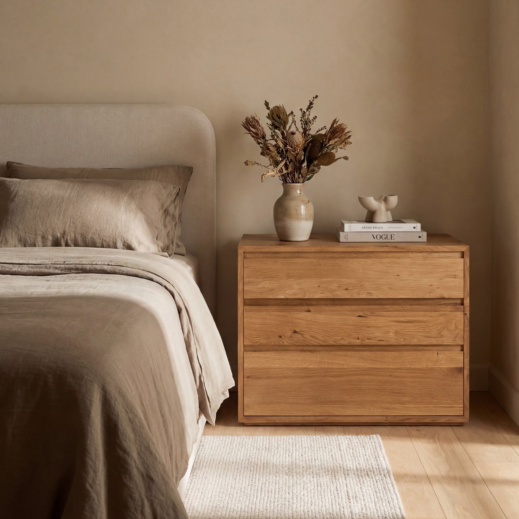 ストロベリーナイト Antwerp Solid Oak Nightstand with Storage